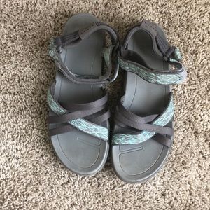Teva sandals size 9 grey and teal